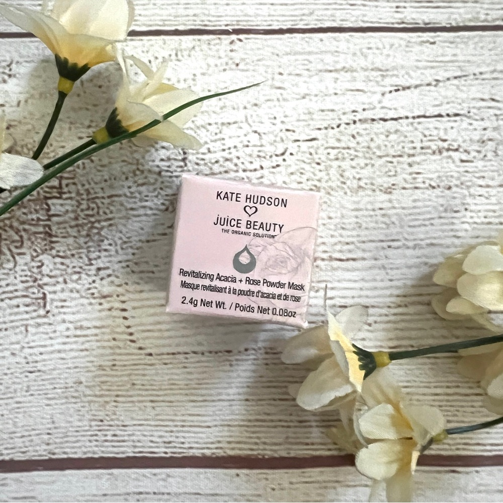 Kate Hudson Juice Beauty Revitalizing Acacia + Rose Powder Mask